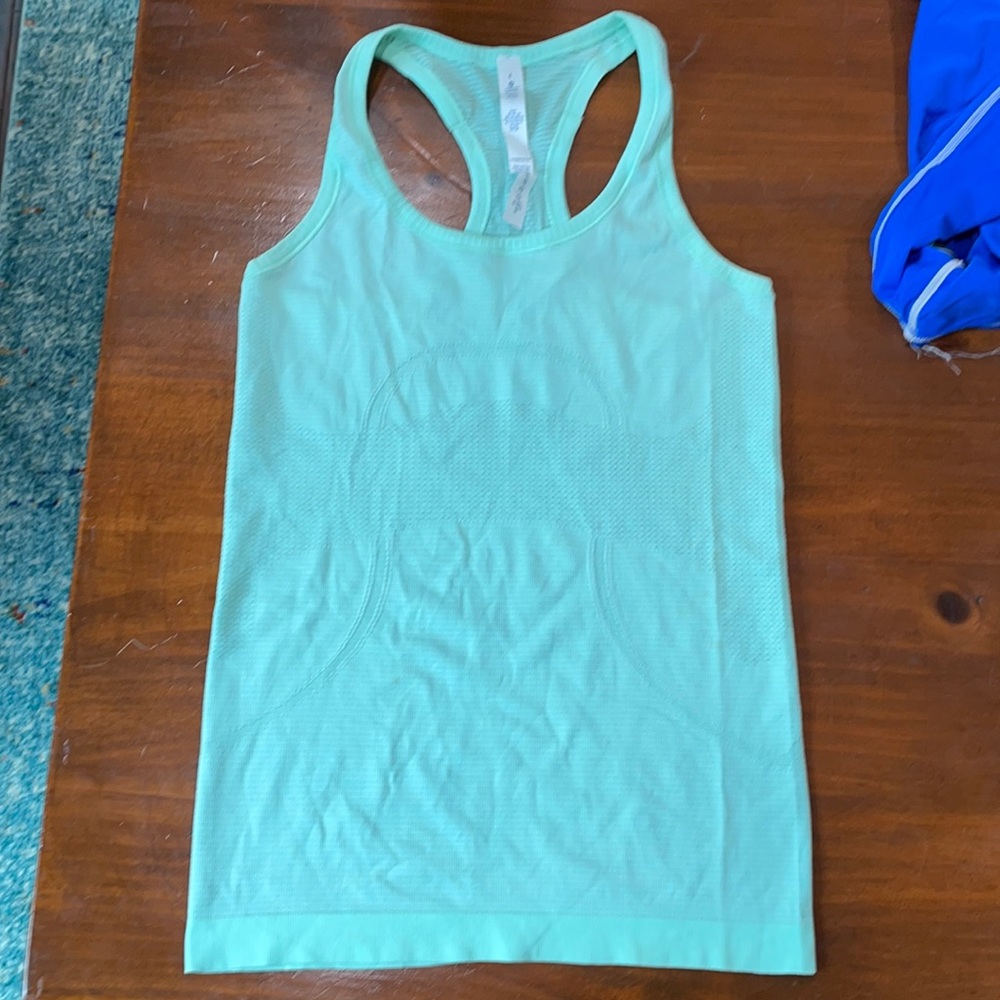 Lululemon tank